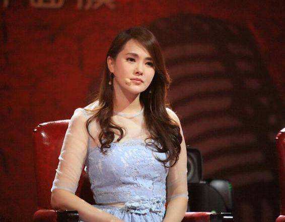 伊能靜最新動態(tài)揭秘，小巷中的隱藏瑰寶風采展露無遺