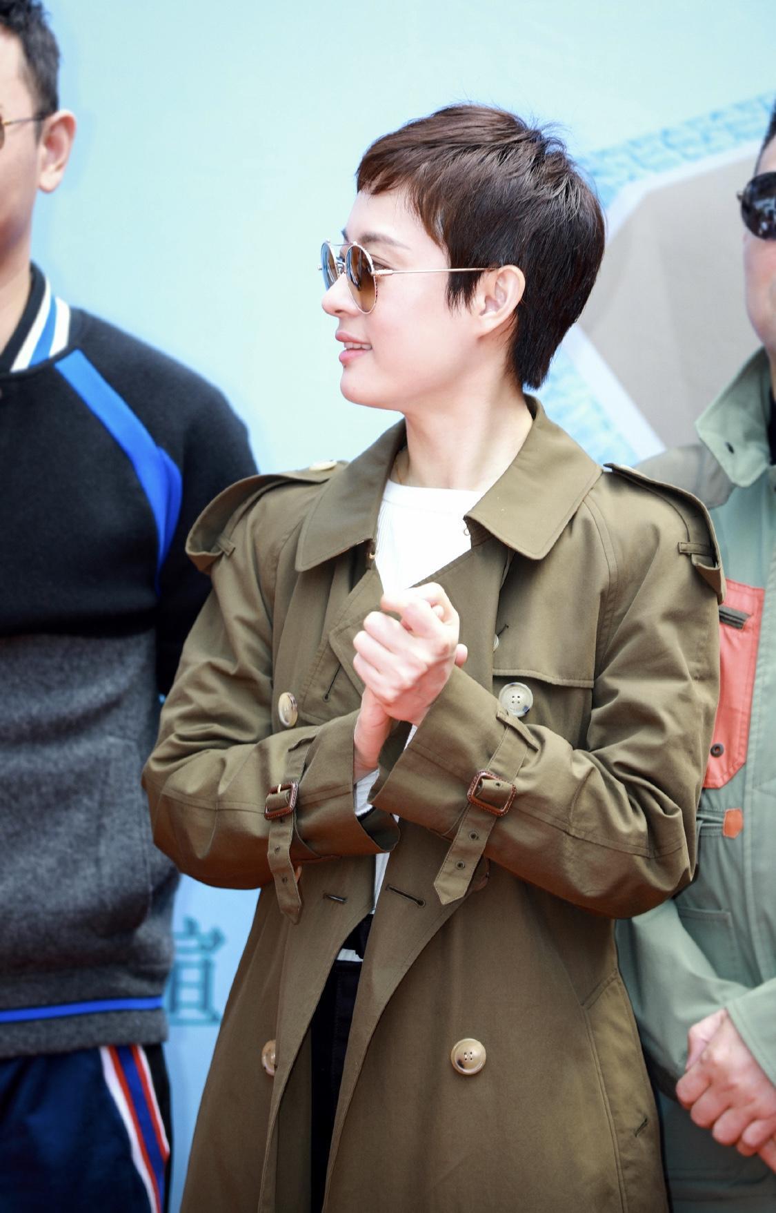 孫麗最新短發(fā)造型，時(shí)尚魅力閃耀無疑！