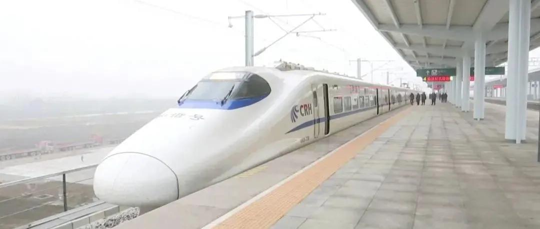 荊州機(jī)場(chǎng)最新動(dòng)態(tài)，小巷深處的航空新篇章與美食驚喜探索