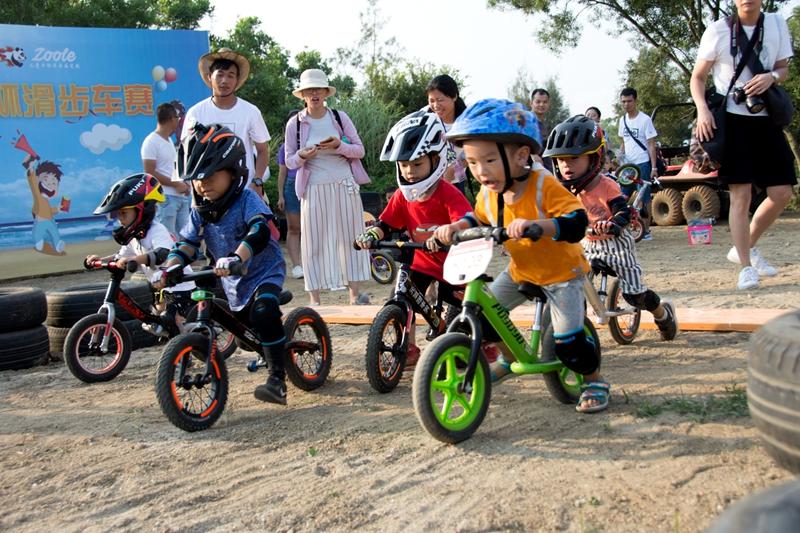 滑步車比賽，挑戰(zhàn)自我，駕馭未來的速度與激情之戰(zhàn)
