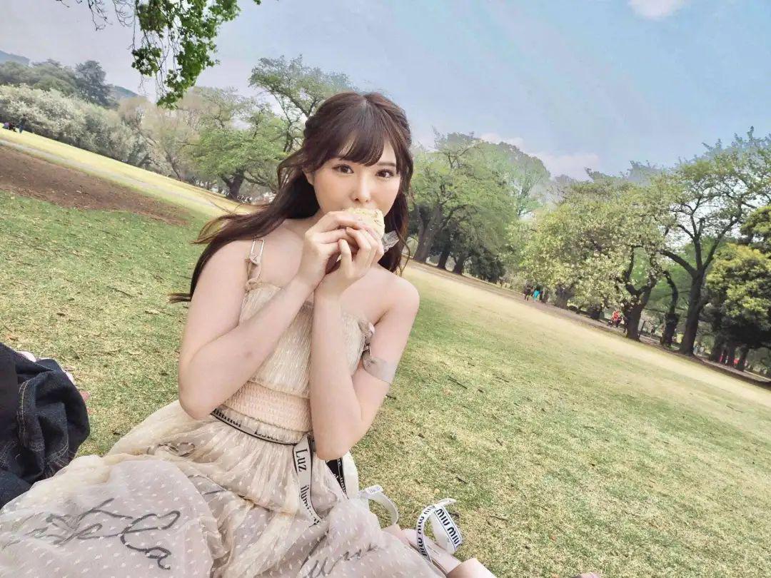 最新av在線觀看網(wǎng)站,關(guān)于最新AV在線觀看網(wǎng)站的探討與觀點(diǎn)分析