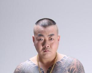 天津喜劇演員，尋找內心平靜的喜劇之旅