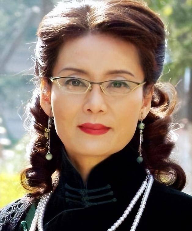 男演員潘虹的溫馨日常風采展示