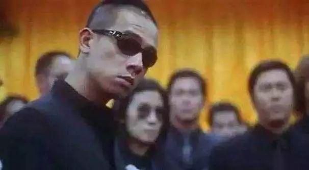 山雞演員的舞臺(tái)與生活風(fēng)采