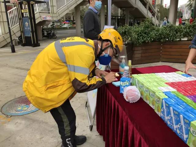 最新街頭攤位利器，創(chuàng)新與監(jiān)管的博弈挑戰(zhàn)街頭經(jīng)濟新趨勢