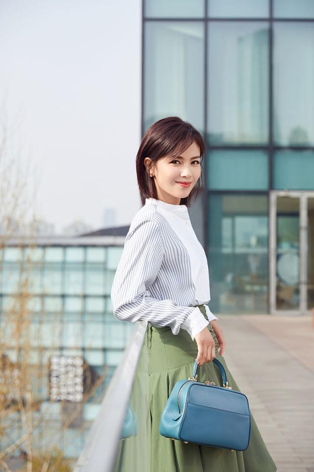 劉濤最新寫真，小巷深處的獨(dú)特風(fēng)情與隱藏的特色小店揭秘