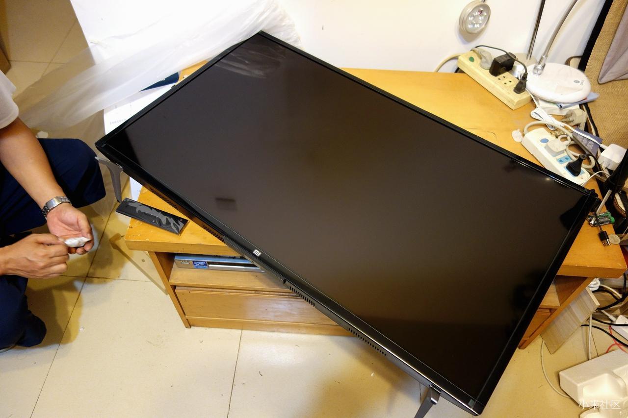 科技與生活的完美結(jié)合，小米電視機完美融入家庭生活