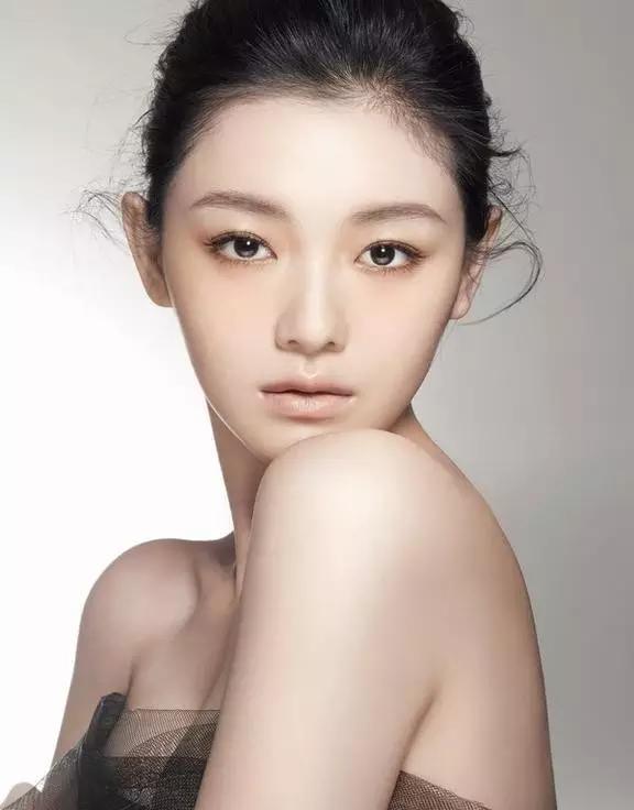 女明星的舞臺(tái)與熒屏之旅，學(xué)習(xí)、變化與自信成就之路