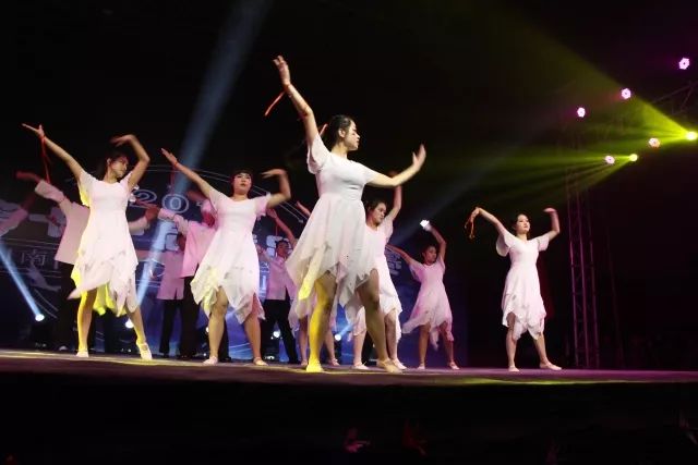 公司舞蹈比賽，舞動自信，筑夢舞臺