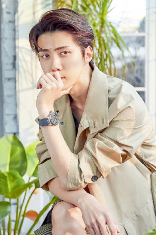 吳世勛最新照片，偶像形象的多元展現(xiàn)風(fēng)采