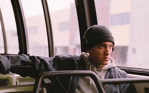 八英里比賽的激情與挑戰(zhàn)，賽場上的速度與意志的雙重考驗