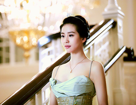 劉詩(shī)詩(shī)2025最新動(dòng)態(tài)，明星的蛻變與影響力