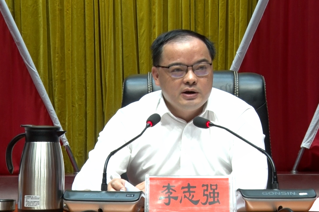 平南鎮(zhèn)書記李志強(qiáng)，勵(lì)志之光引領(lǐng)自信之路