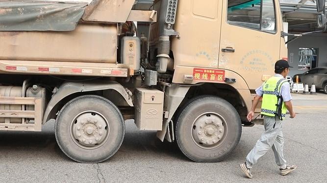 深圳泥頭車新時代，科技重塑運輸業(yè)，最新政策引領泥頭車發(fā)展