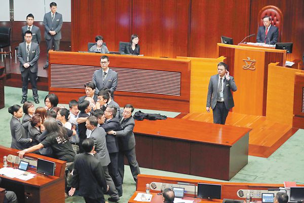 香港梁游事件最新進展報道